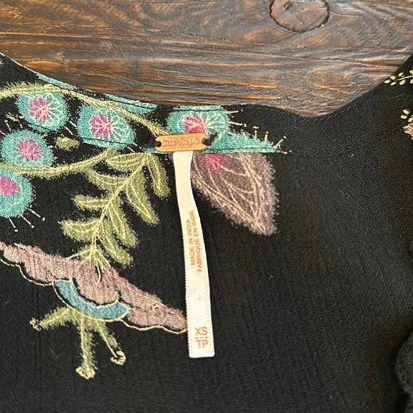 Free People. Size: Extra Small - Picture 3 of 4